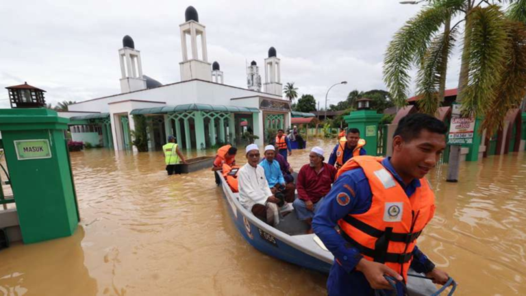 Floods Leave Six Dead, Evacuations Continue Across Malaysia